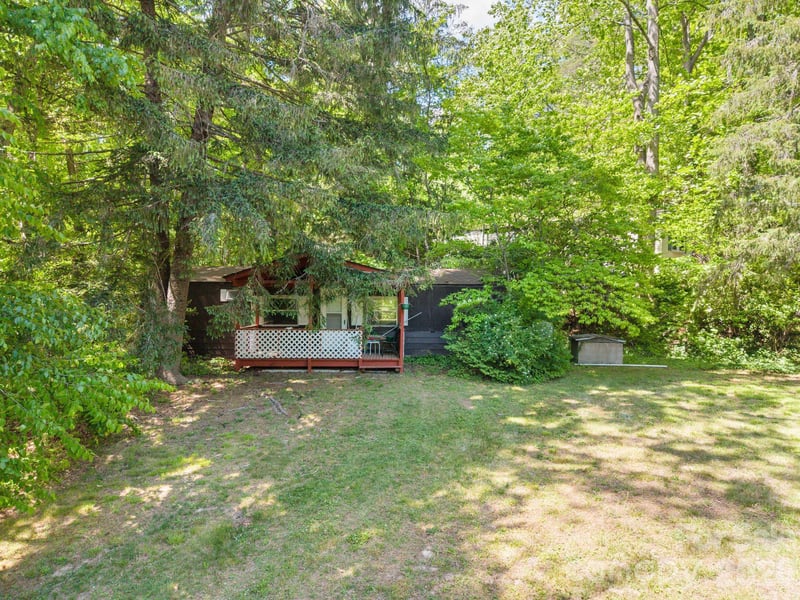 37 Hicks Lake Dr, Hendersonville, NC 28739