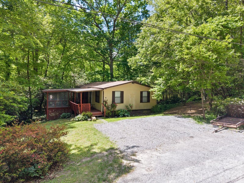 37 Hicks Lake Dr, Hendersonville, NC 28739