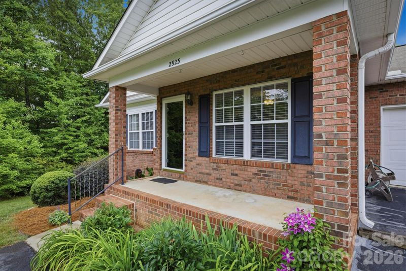2523 26th Ave NE, Hickory, NC 28601