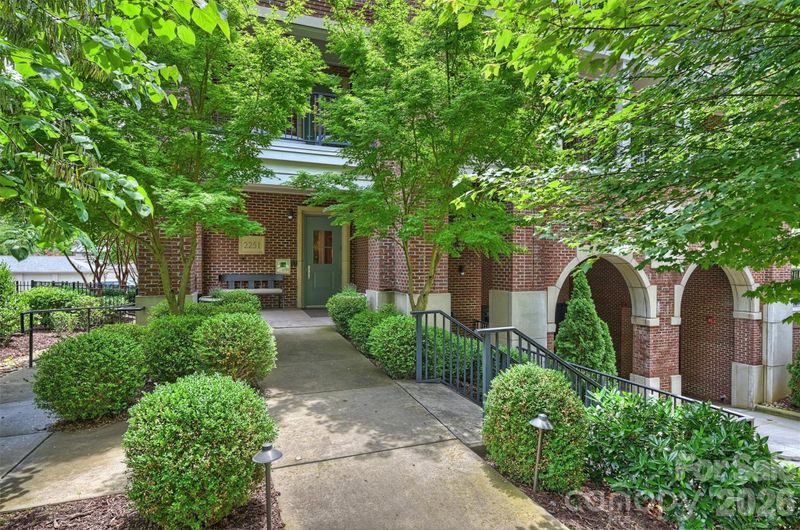 2251 Selwyn Ave #102, Charlotte, NC 28207