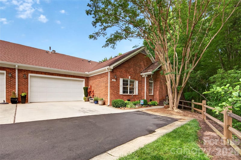 8847 Grand Oak Dr, Charlotte, NC 28277