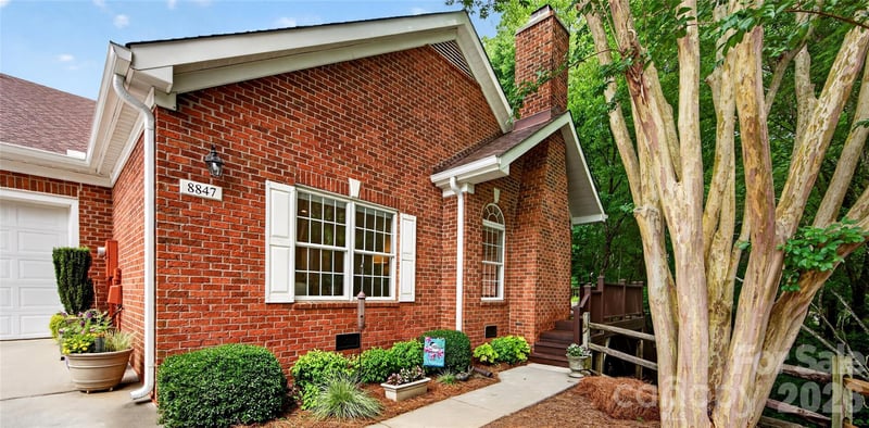 8847 Grand Oak Dr, Charlotte, NC 28277