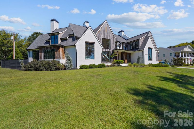 20218 Rainbow Cir, Cornelius, NC 28031