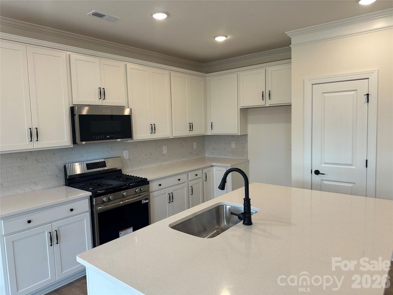 8414 Acadia Pw, Sherrills Ford, NC 28673