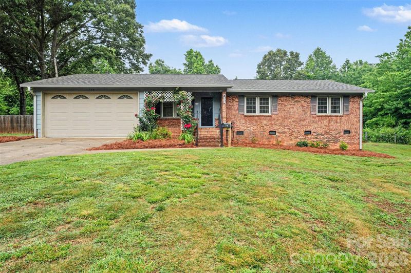 511 Ellenwood Dr, Kings Mountain, NC 28086
