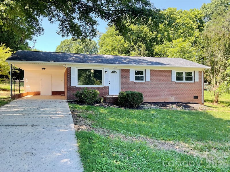2346 Woodleaf Dr, Gastonia, NC 28052