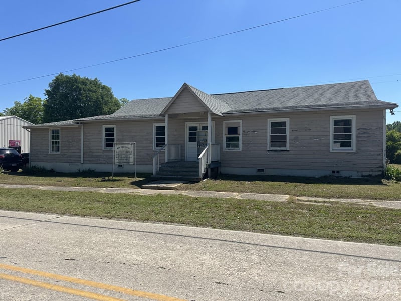 706 Old North Main St, Clover, SC 29710