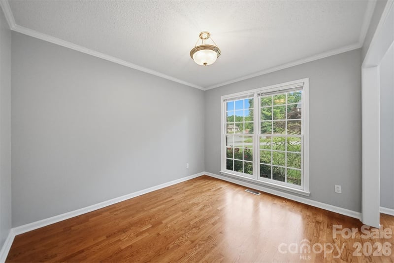 1737 9th Street Pl SE, Hickory, NC 28602
