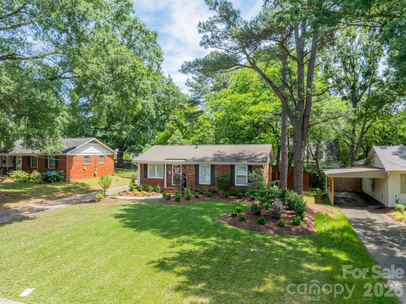 3723 Litchfield Rd, Charlotte, NC 28211