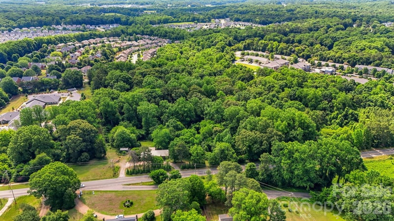 1321 Mecklenburg Hw, Mooresville, NC 28115