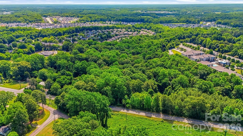1321 Mecklenburg Hw, Mooresville, NC 28115