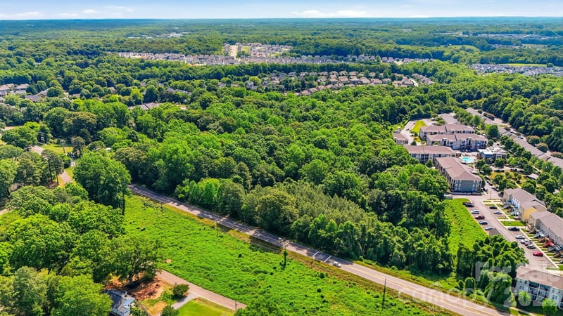 1321 Mecklenburg Hw, Mooresville, NC 28115