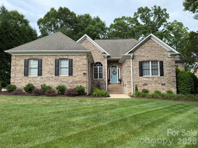 914 Players Ridge Rd, Hickory, NC 28601