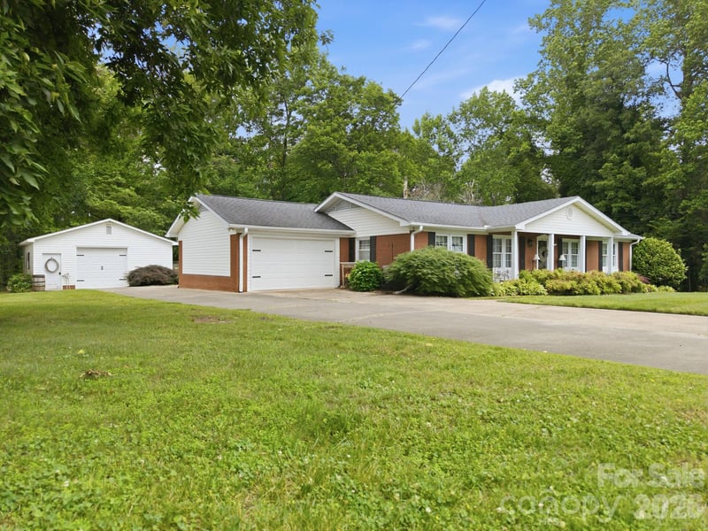 805 Pine Hill Dr, Salisbury, NC 28146