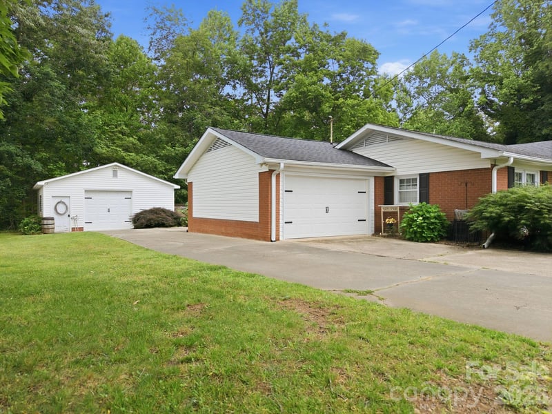 805 Pine Hill Dr, Salisbury, NC 28146