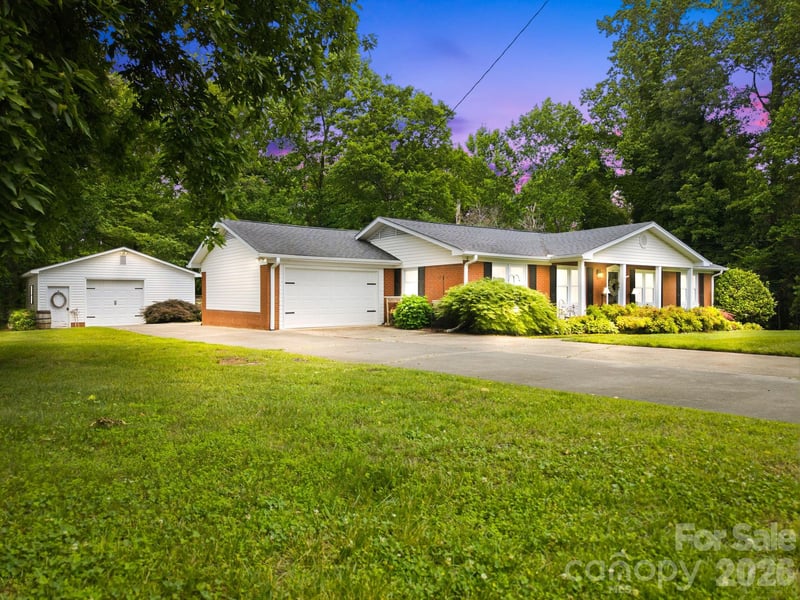 805 Pine Hill Dr, Salisbury, NC 28146
