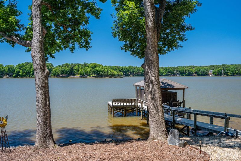 1017 Peninsula Dr, Belmont, NC 28012