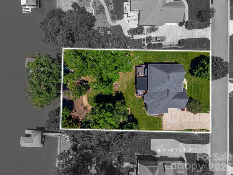 1017 Peninsula Dr, Belmont, NC 28012