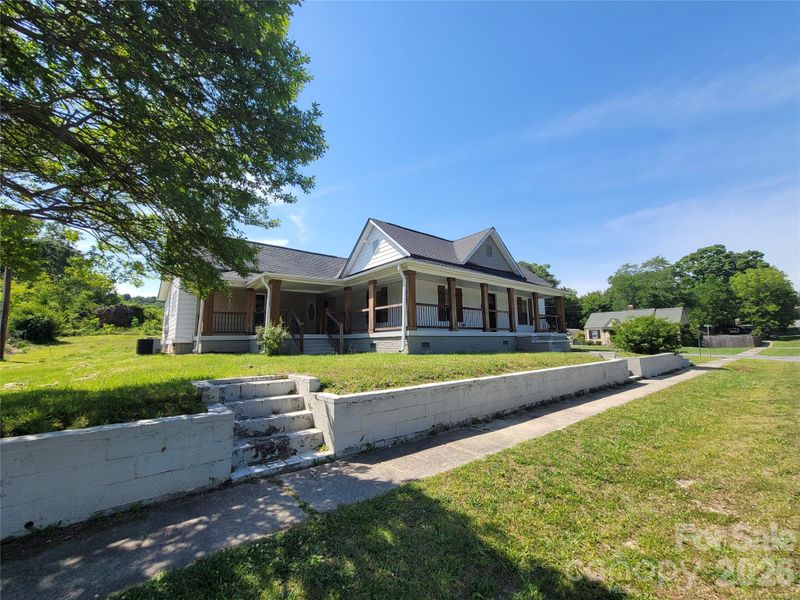409 N 12th St, Bessemer City, NC 28016