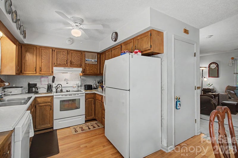 175 Pine Cove Ln, Alexander, NC 28701