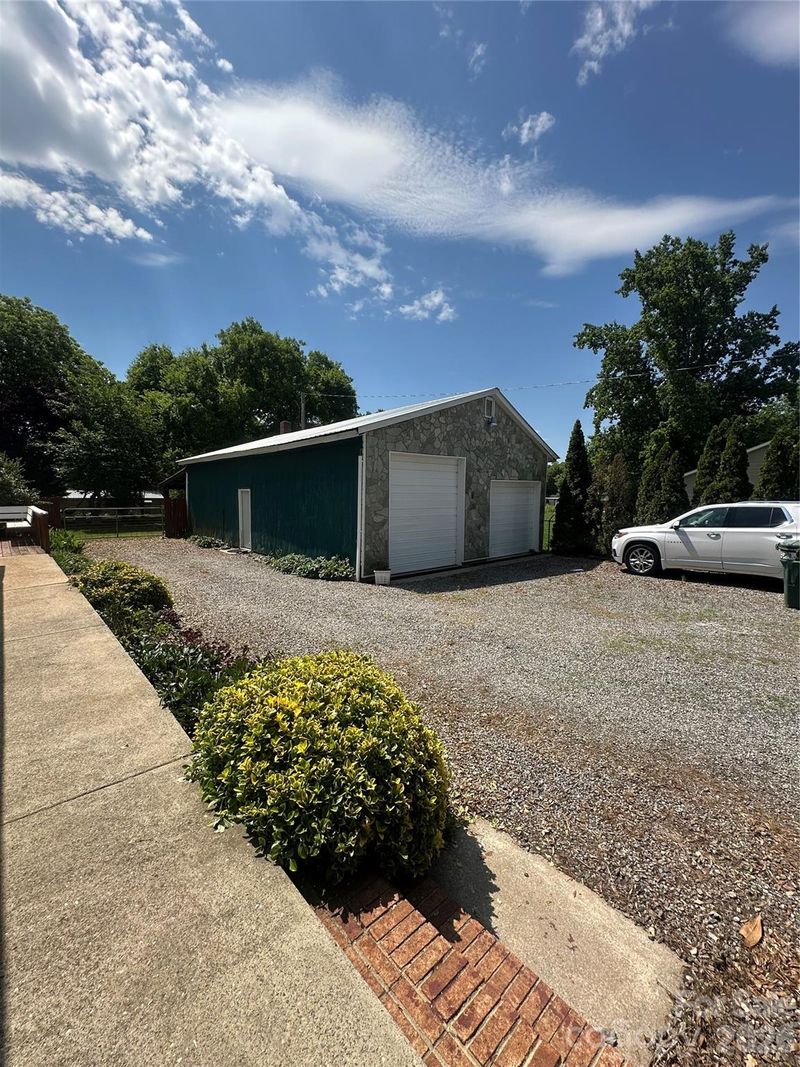 1407 N College Ave, Newton, NC 28658