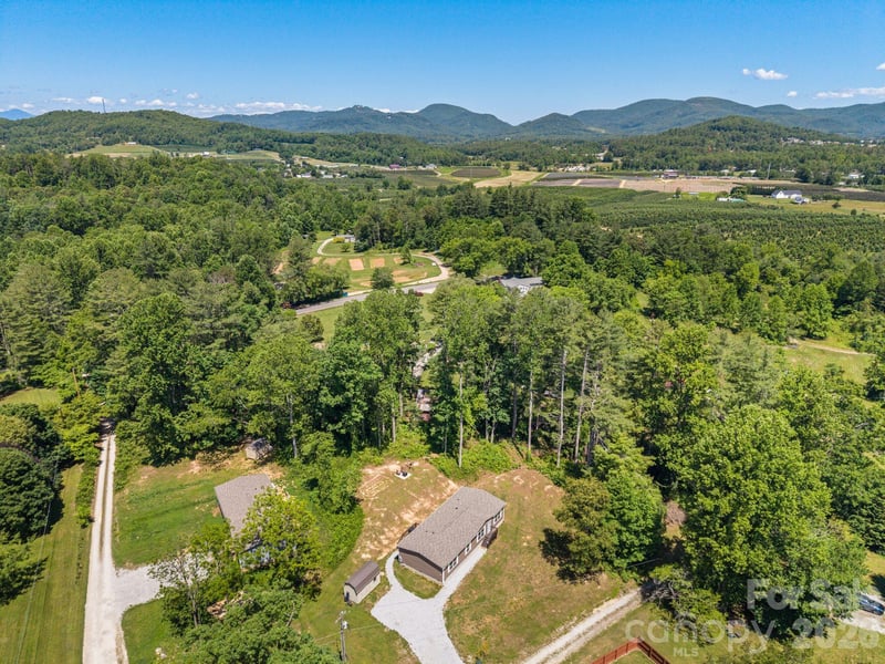 151 Field Sparrow Ln, Hendersonville, NC 28792