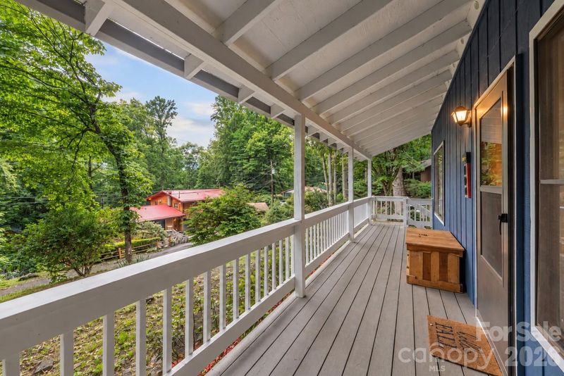 100 Bristol Ln, Maggie Valley, NC 28751