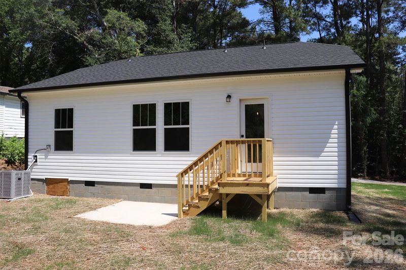 605 E Robinson St, Dallas, NC 28034