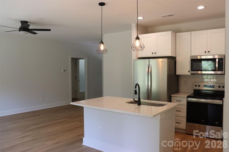 605 E Robinson St, Dallas, NC 28034