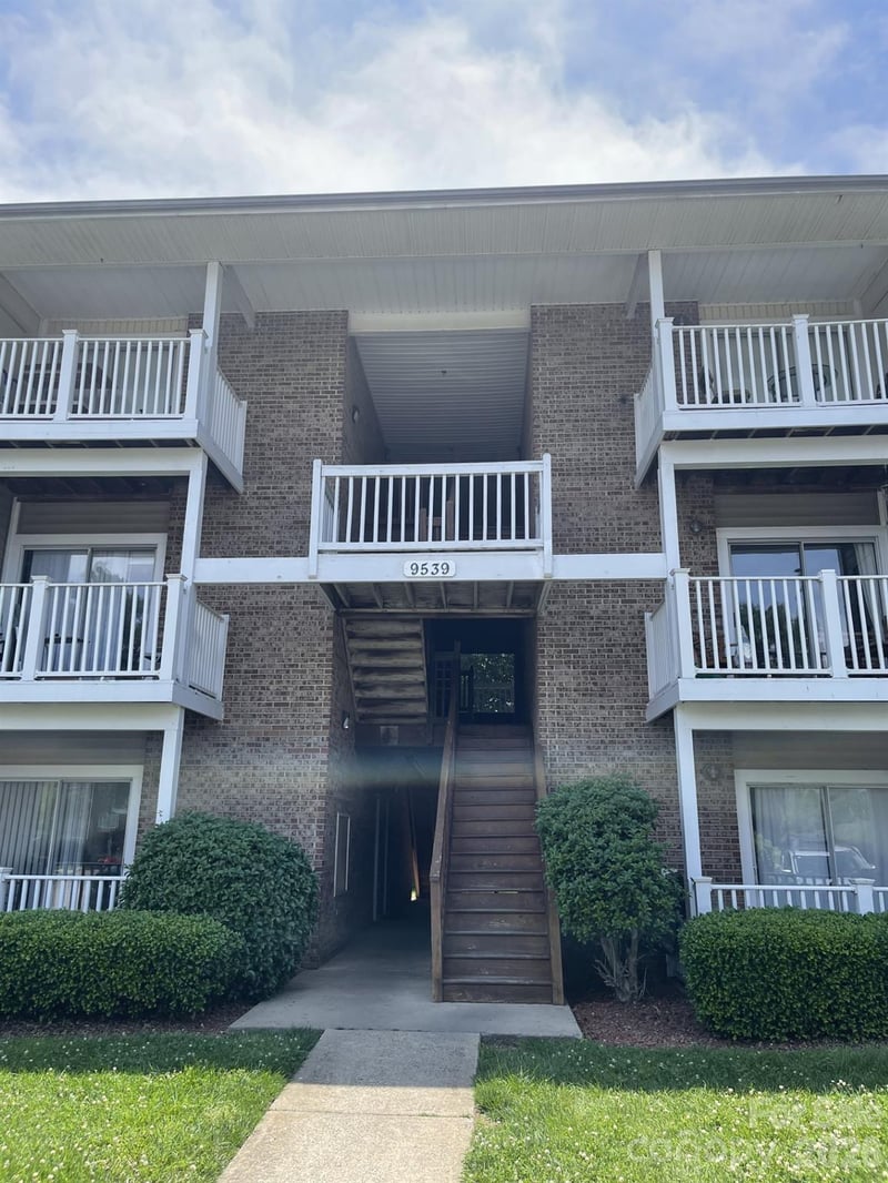 9539 University Terrace Dr #D, Charlotte, NC 28262