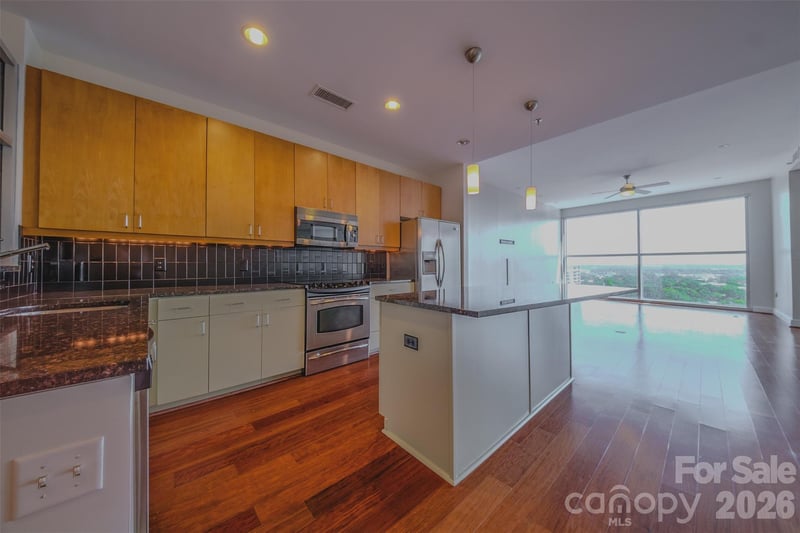 333 W Trade St #1602, Charlotte, NC 28202