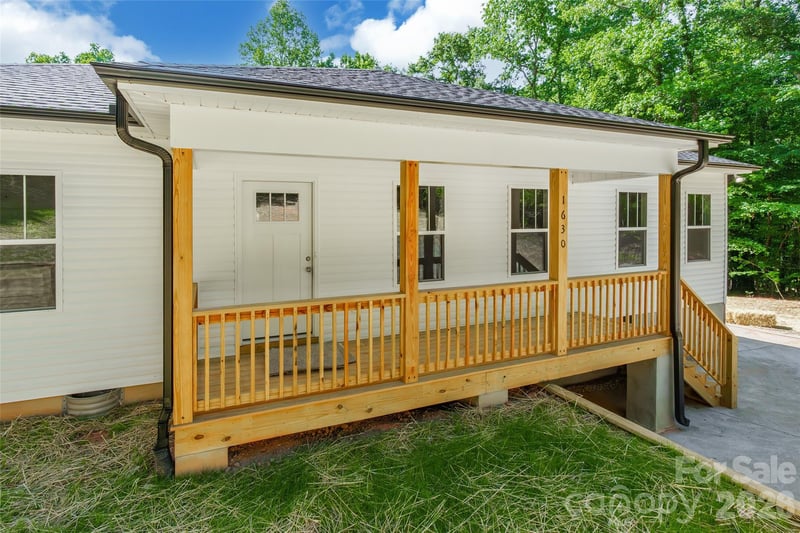 1630 Riddle Rd, Clover, SC 29710