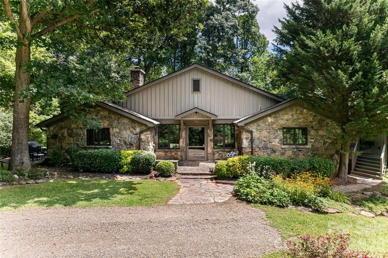 711 Shawnee Trl, Asheville, NC 28805