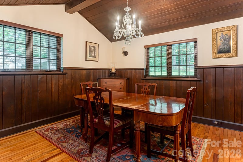711 Shawnee Trl, Asheville, NC 28805