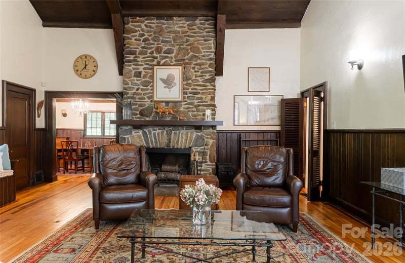711 Shawnee Trl, Asheville, NC 28805