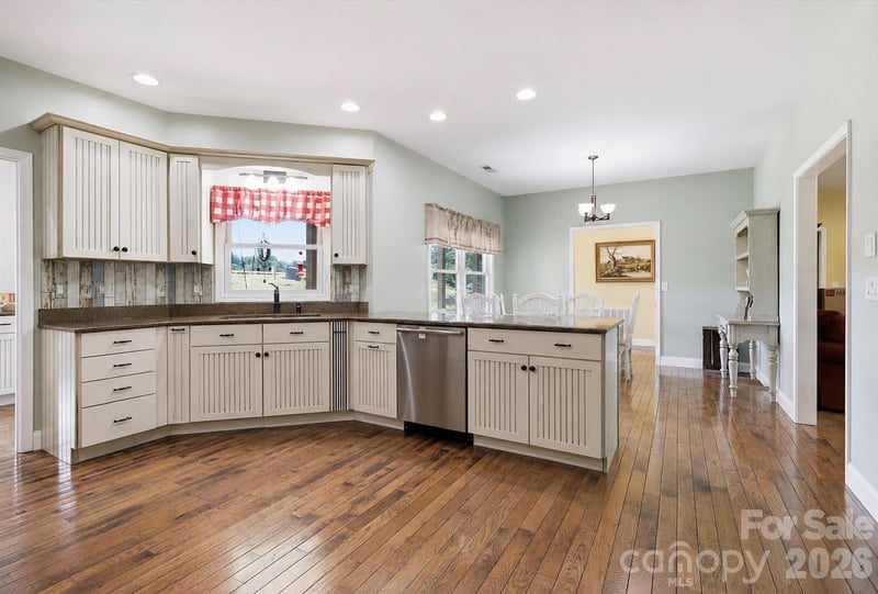 409 Tall Timbers Ln, Waynesville, NC 28785