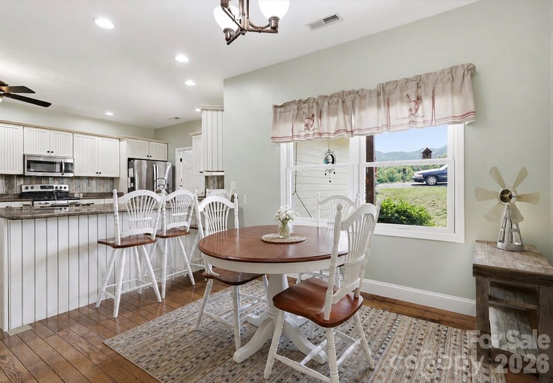 409 Tall Timbers Ln, Waynesville, NC 28785
