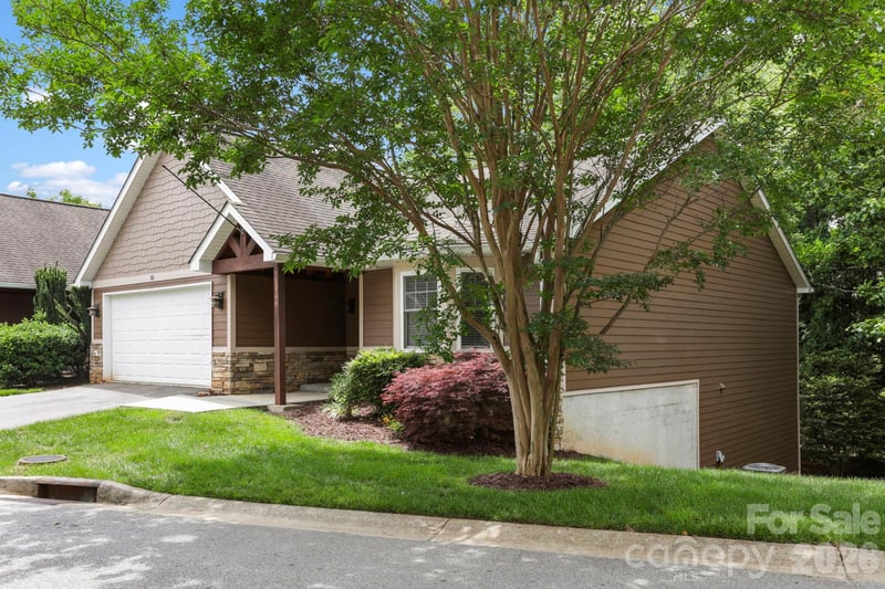 15 Kaylor Dr, Arden, NC 28704