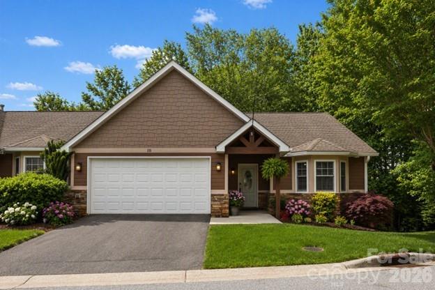 15 Kaylor Dr, Arden, NC 28704