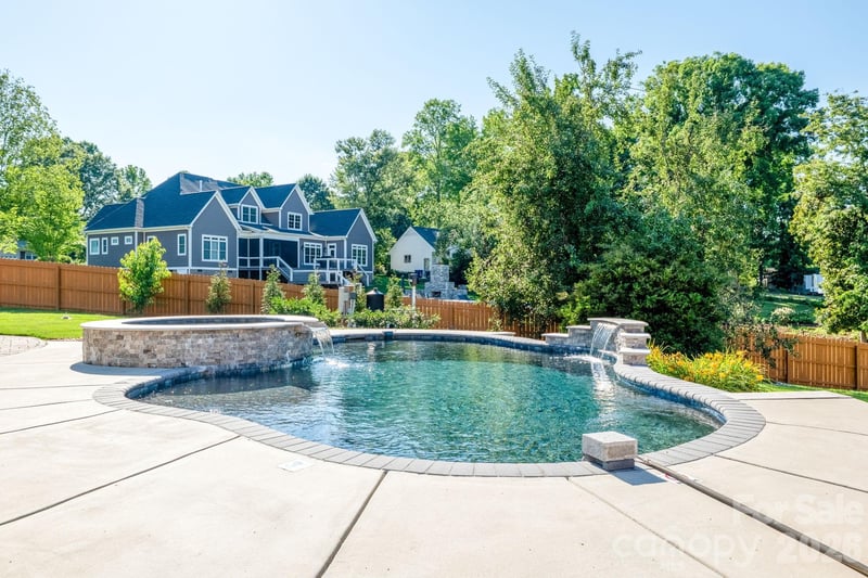 8005 Island View Ct, Denver, NC 28037