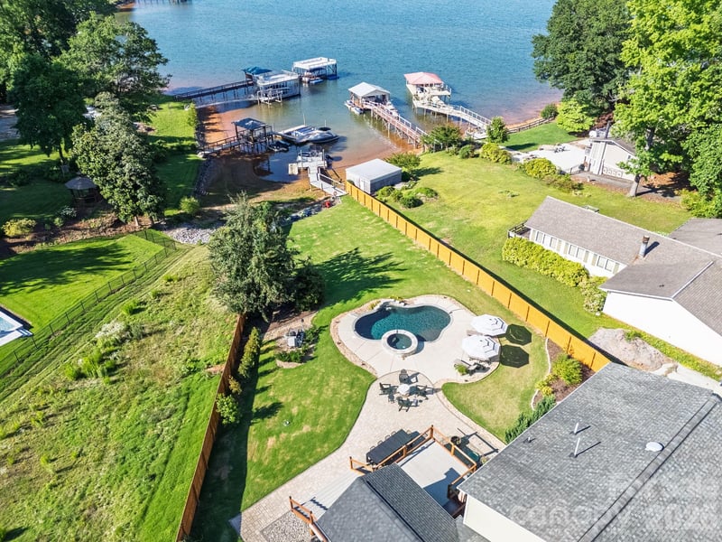 8005 Island View Ct, Denver, NC 28037