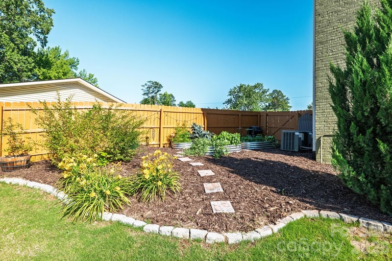 8005 Island View Ct, Denver, NC 28037