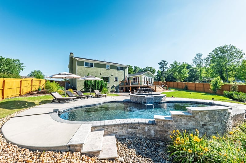8005 Island View Ct, Denver, NC 28037