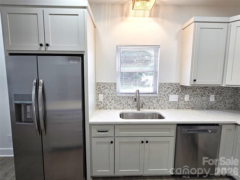 774 8th St NE, Hickory, NC 28601