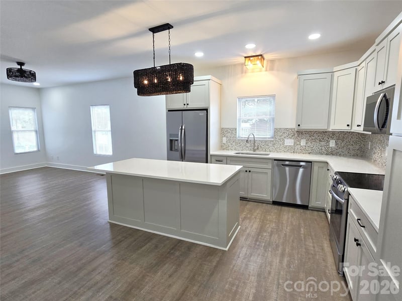 774 8th St NE, Hickory, NC 28601
