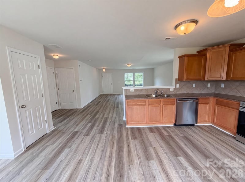 2534 Stream Bank Dr, Charlotte, NC 28269