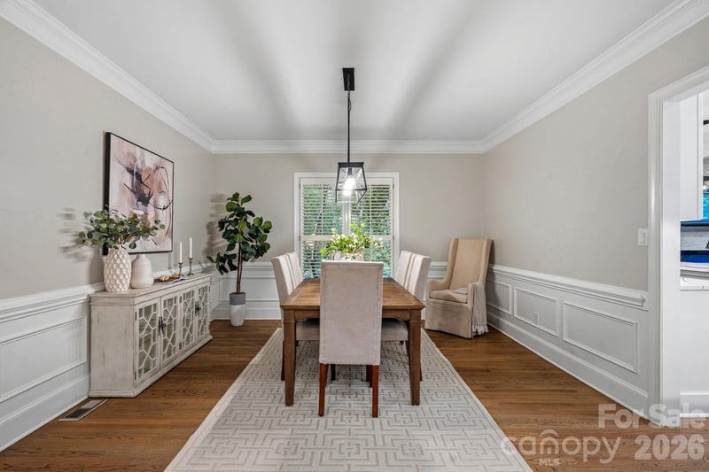 5634 Camelot Dr, Charlotte, NC 28270