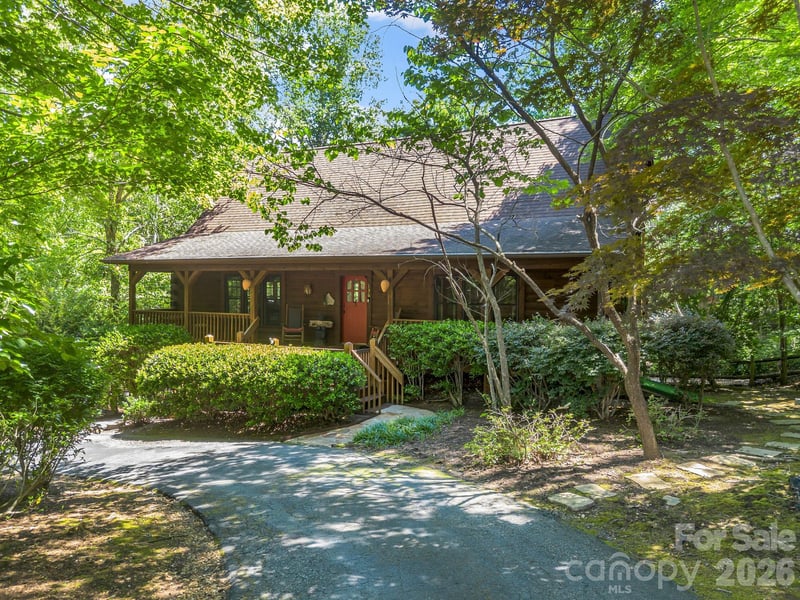 136 Dalton Ct, Lake Lure, NC 28746