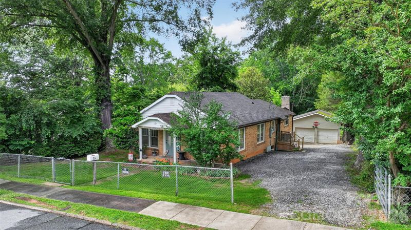 13 E Murray St, Maiden, NC 28650