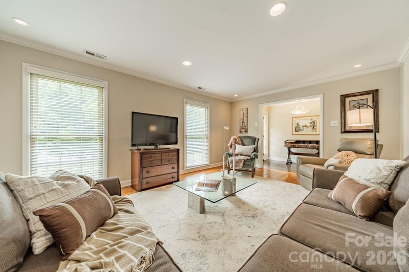 5522 Sharon Rd, Charlotte, NC 28210